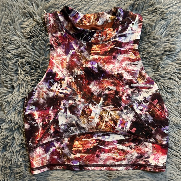 Lululemon Everlux & Mesh Cropped Tank. Size 4 - Picture 4 of 4